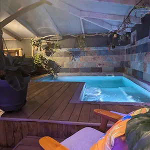 insolite-bois-cailloux-avec-spa.hotels-rhonealpes.com/